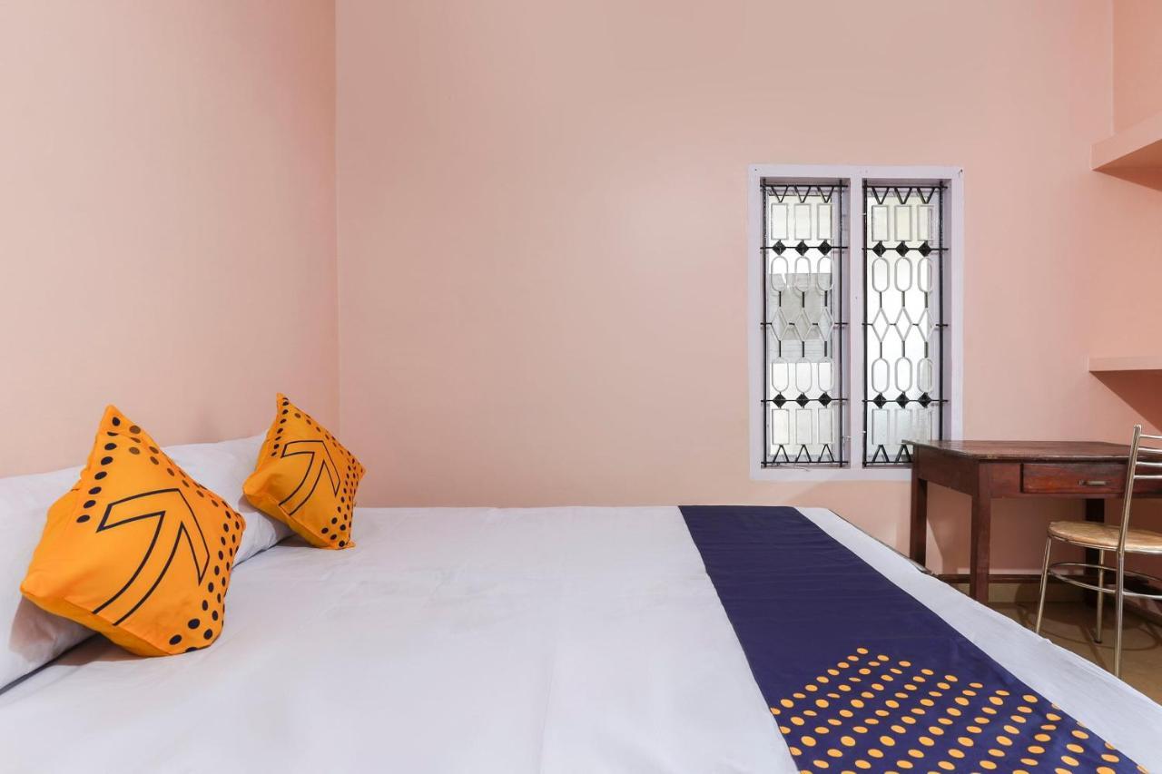Spot On 68111 Jeena Motels Kollam Exterior photo