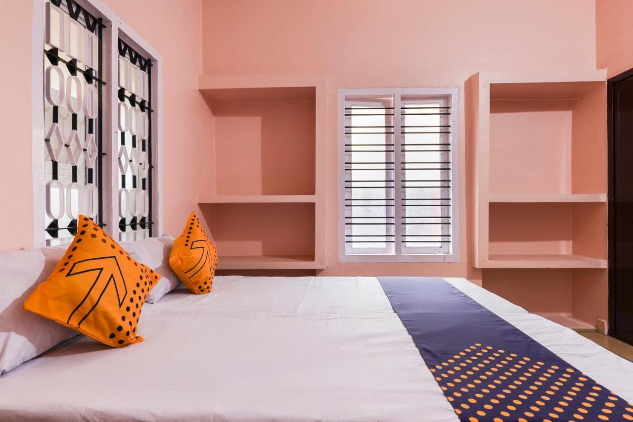 Spot On 68111 Jeena Motels Kollam Exterior photo